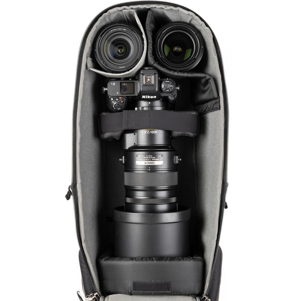 Think Tank Backlight Long Lens Fotorucksack innenansicht mit Nikon Z9 und Superteleobjektiv Nikon Z 400mm F2.8 TC VR S sowie zwei Standardobjektive