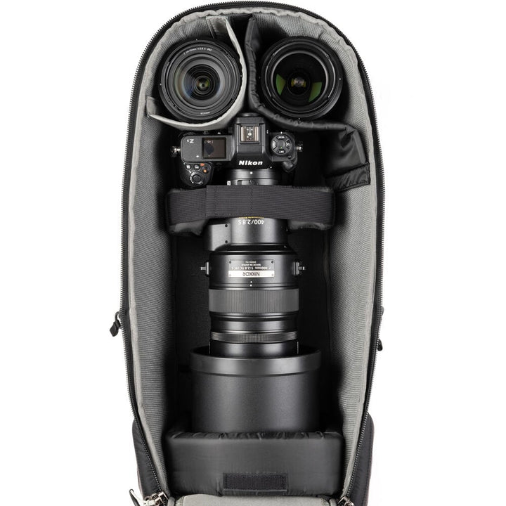 Think Tank Backlight Long Lens Fotorucksack innenansicht mit Nikon Z9 und Superteleobjektiv Nikon Z 400mm F2.8 TC VR S sowie zwei Standardobjektive