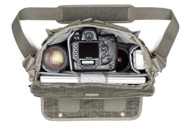 Innenansicht der Retrospective 30 V2.0 – Nikon Kamera und Objektive im gepolsterten Hauptfach