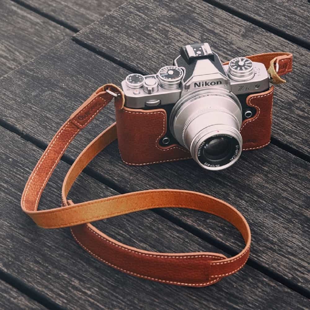 SmallRig Halb-Ledertasche mit Schulterriemen für Nikon Z fc 3481, 6941590006321